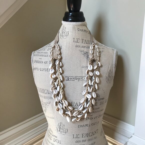 Twine & Twig Cowrie Shell Beaded Necklace Womens Suede Strap Cream Beads Boho - Picture 2 of 13